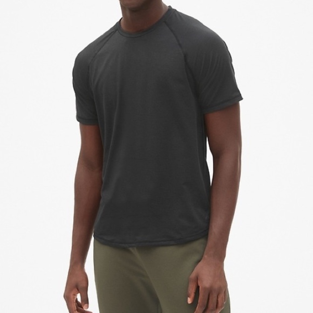 GAP Men's Black Short Sleeve Dri Fit Tee from GapFit